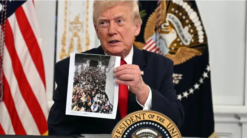 重磅!川普永久拒收“第三世界”移民,19国绿卡复审!另一头,国会提案H-1B名额翻倍至13万?