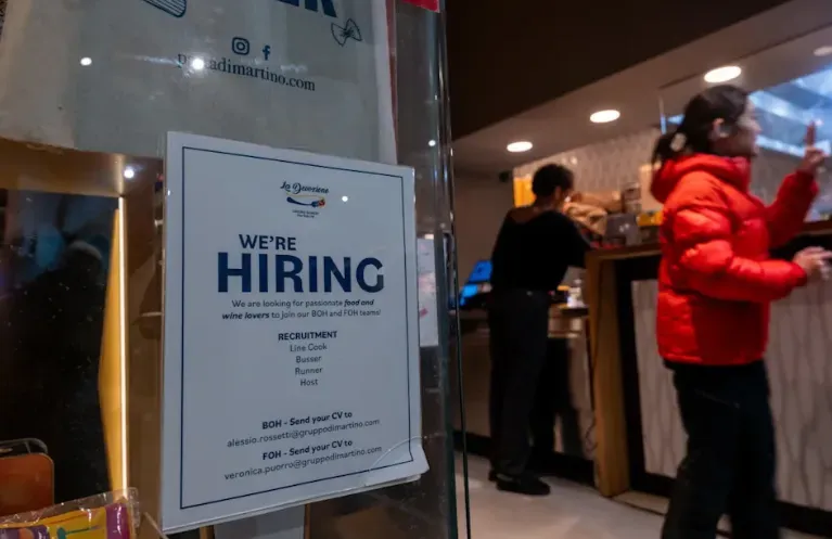 最冷求职季来了!1月裁员 108,435 人,破17年纪录,留学生还能上岸吗?